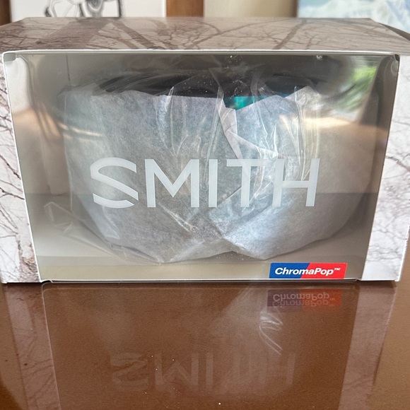 SMITH Other - SMITH Ski/Snow Goggles in Silver with Teal Lens Accents